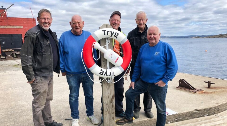 To redningsbøyer på plass i Krageviga