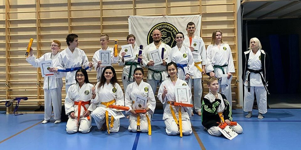 Blått for Rebecca (14) og Julian (15)