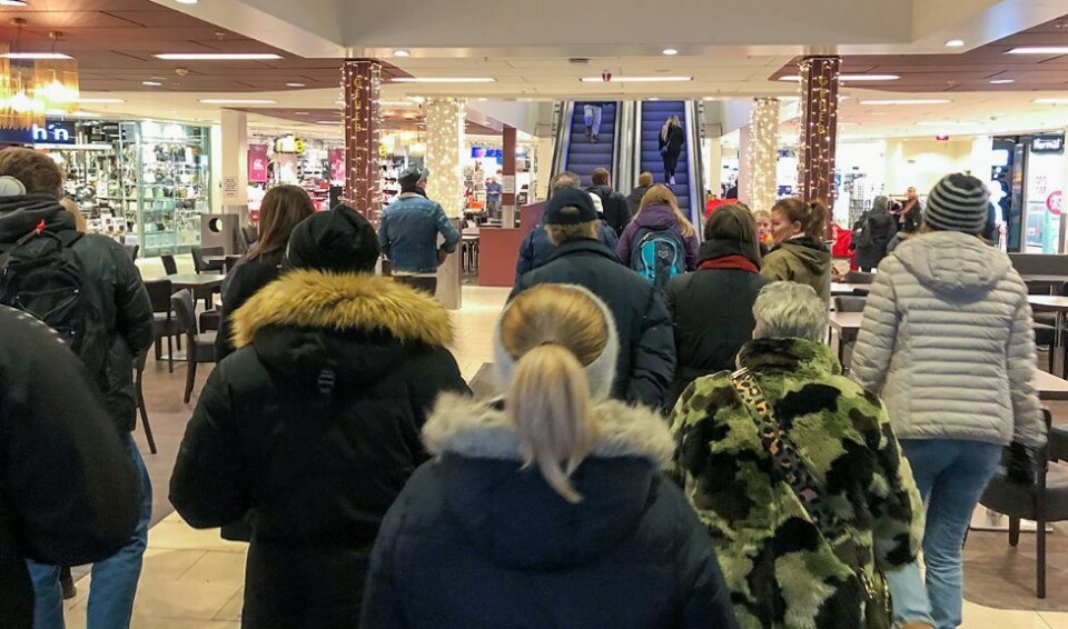 Kjøpelystne søndagskunder stod i kø