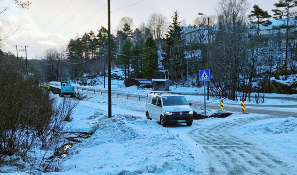Trekker nye kabler på Nodelandsheia