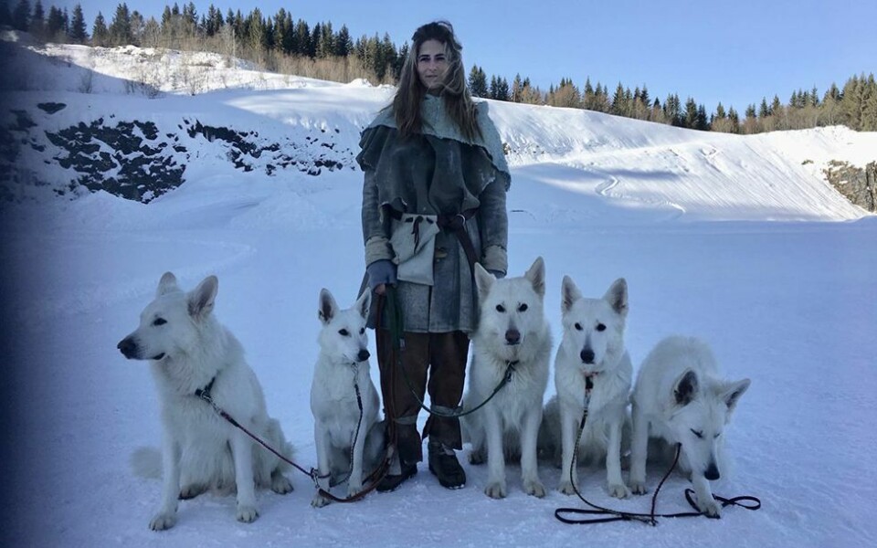 Flekkerøy-jente og hunden Bajas klar for NRK Super-serien «Stjernestøv»