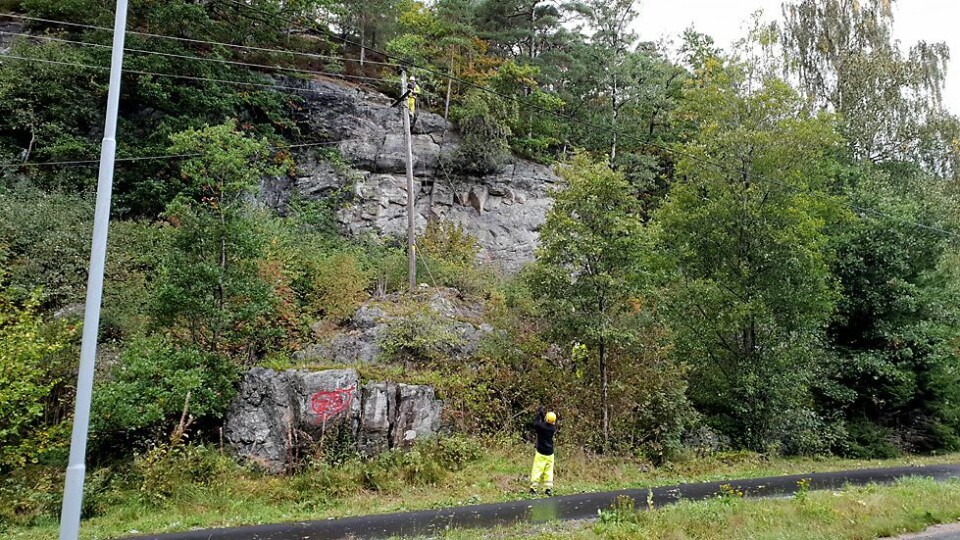 - Jobber på spreng for å få strømmen tilbake