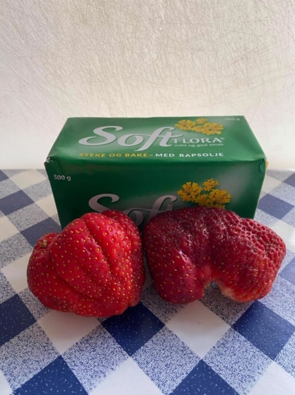To jordbær, 155 gram