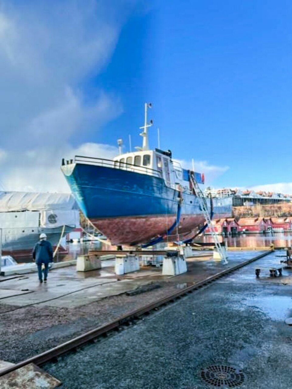 «49 år på havet har slitt på skroget, nå får M/B Høllen støtte»
