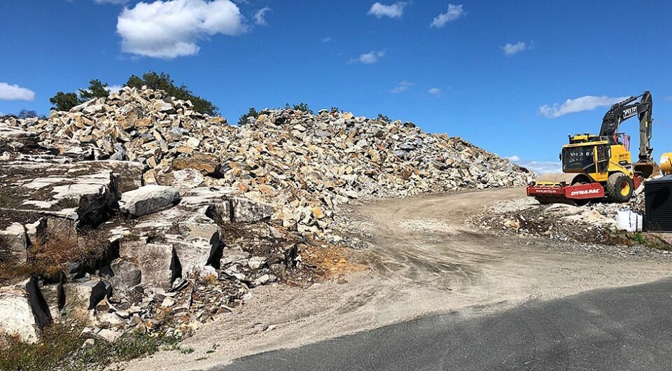 8.000 kubikk stein skal fylles innerst i Lindebøkilen
