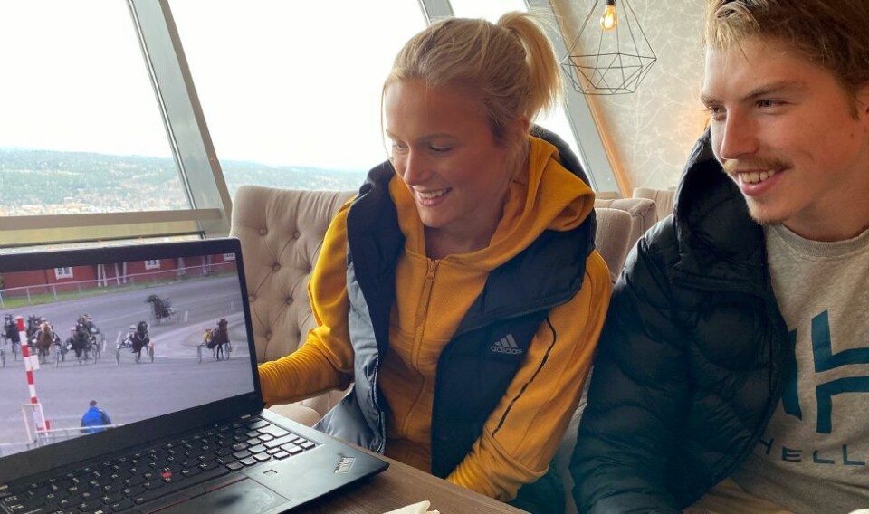 Frida gir tommel opp for Grisle Odin
