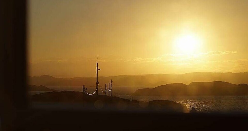 - Mor og datter i solnedgang på Repstad