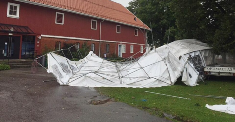 Uværet rev ned festtelt på prestegården