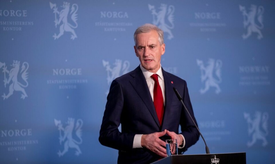 Tredje dose til alle voksne før påske, anbefaler munnbindbruk