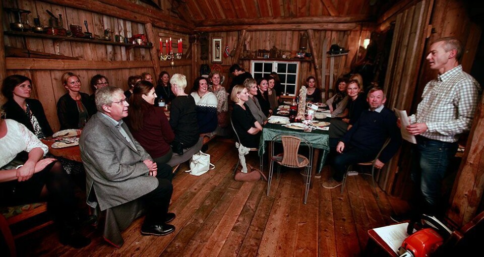 Takker av etter 33 år