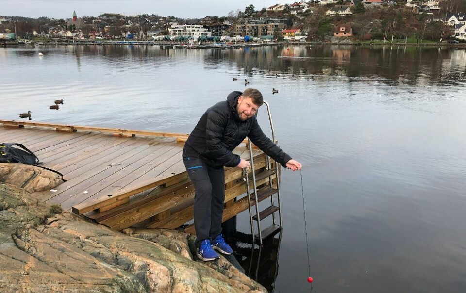 Nyttårsbad: Jumpet uti fra brygga på Storenes