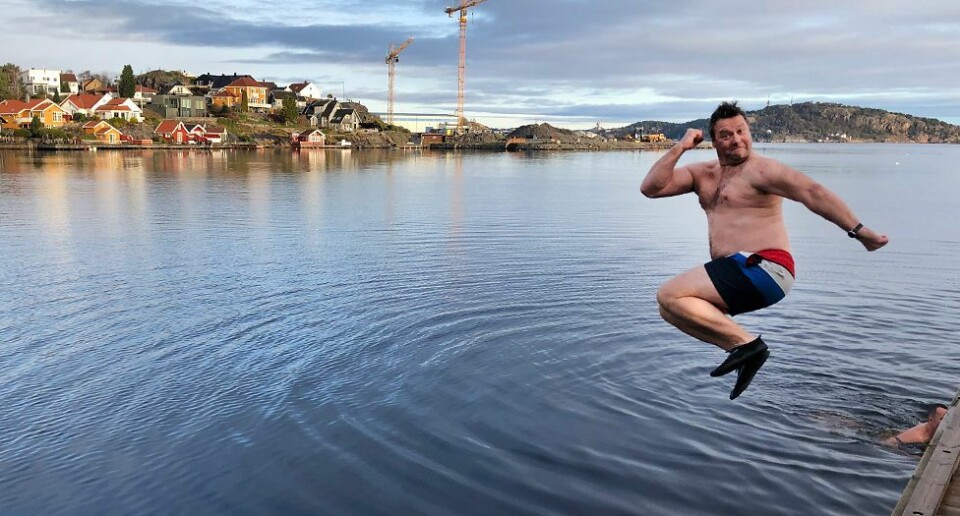 Nyttårsbad: Jumpet uti fra brygga på Storenes