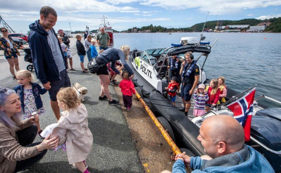 Åpen politibåt på Høllebrygga onsdag