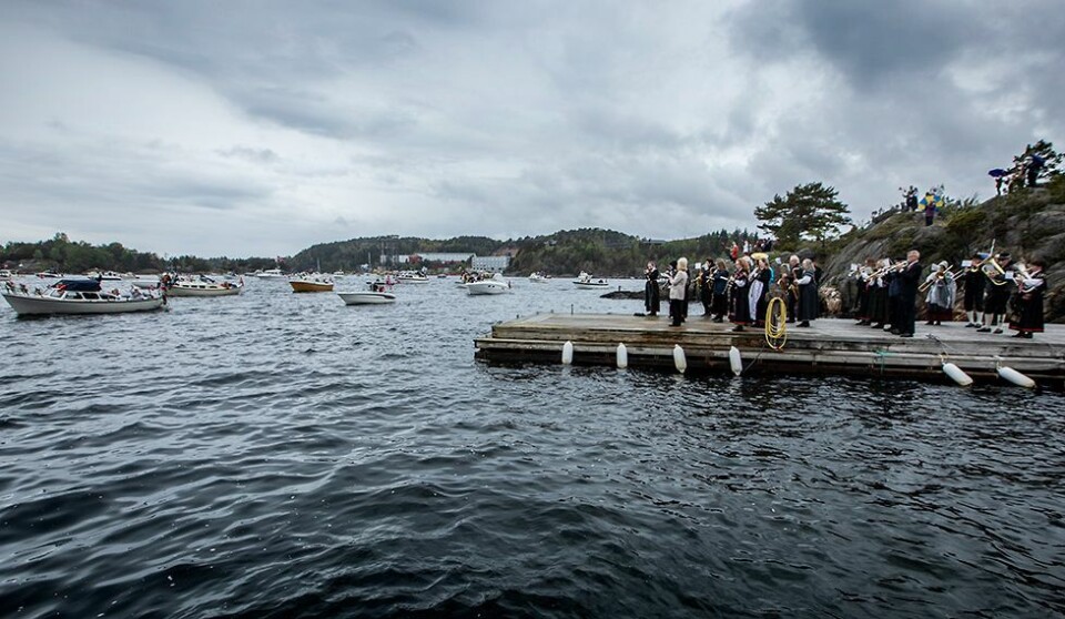 Var du i båtkortesjen 17. mai? Da er sannsynligheten stor for at du finner klipp av deg selv og båten din her