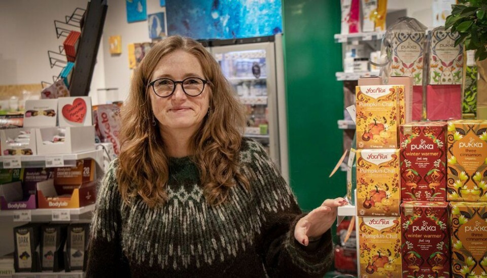 Selger ut varer og stenger butikken