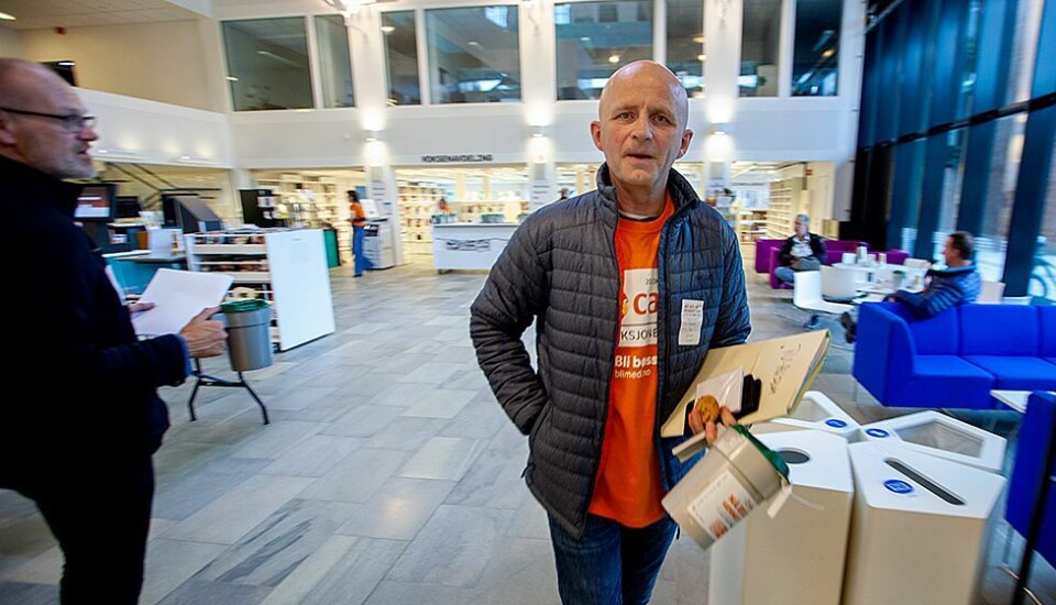 Tok innsamlingsbøssa i egne hender