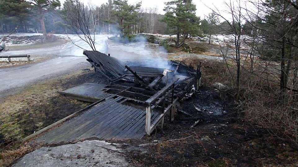 Politiloggen: Toalettbygg brant ned