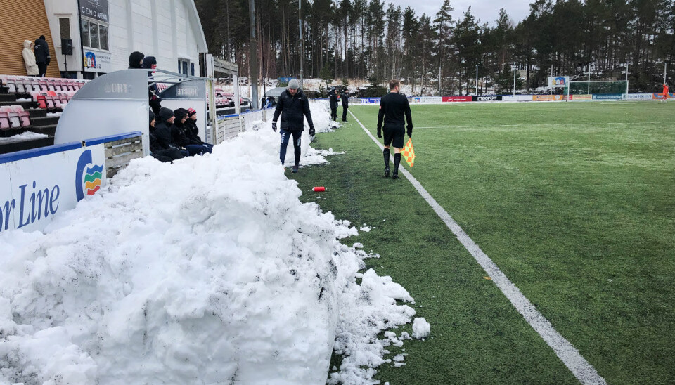 Banen var godt brøytet i forkant av kampen etter snøværet torsdag.