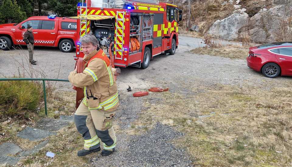 KBR Søgne og Songdalens utrykningsleder Carl Martin Moseid på stedet hvor det lørdag ettermiddag var tilløp til en krattbrann.