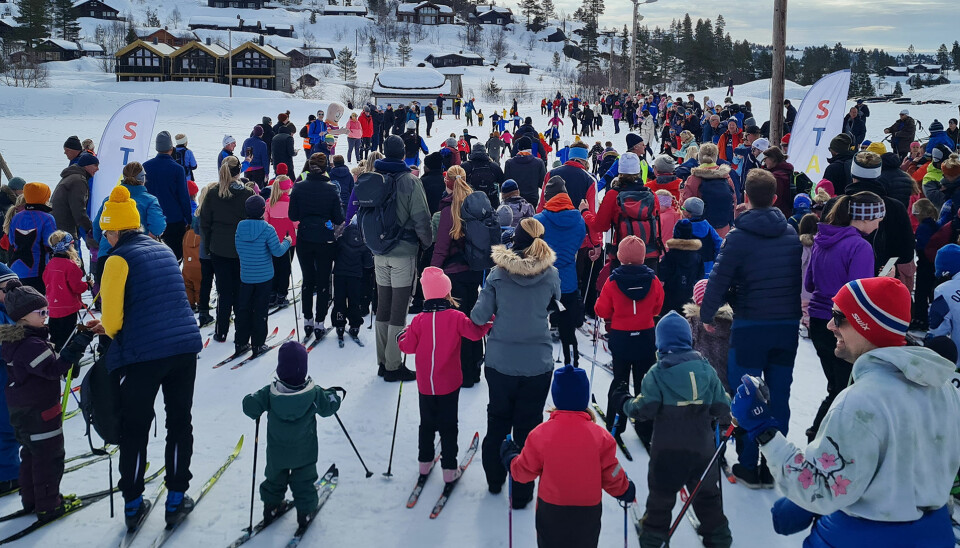 Påskeaften arrangerte Bortelid vel skiløp for de minste, og en imponerende mengde deltakere med foresatte var på plass, flere hundre i tallet.