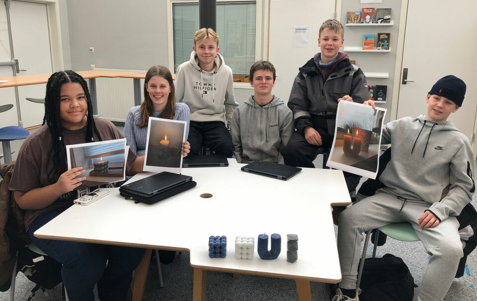 Disse seks ungdommene har døpt bedriften sin med navnet «Duften EB (elevbedrift)». De lager duftelys av brukt stearinlys og aromaolje i silikonformer. Fra venstre May Kaylee Wier, Selma Nordhelle, Isak Levindsen Arild, Gabriel Tjomsland, Larsen, Erlend Rudolfsen og Sivert Helland Richardsen.