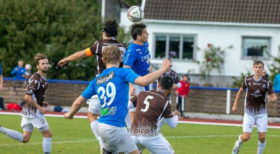 Årets seriespill for Søgne FKs A-lag starter opp lørdag ettermiddag. Bildet er fra en av hjemmekampene på Søgne stadion sist høst.