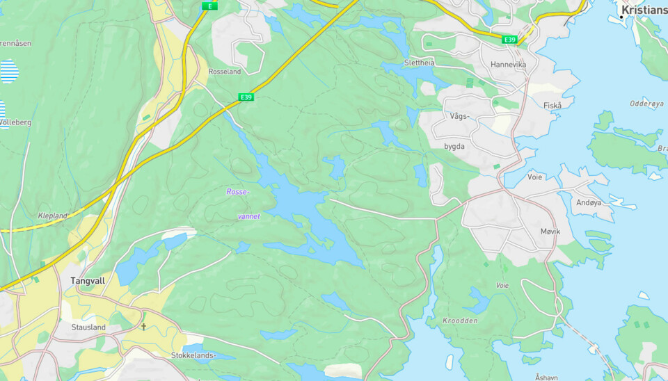 En person ble funnet død i Rossevannet søndag. Politiet mener det er grunn til å tro at den avdøde er den savnede Raymond Johansen fra Søgne.