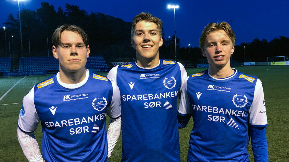Kalle Sigurdsen t.v. scoret Fløy 2 sitt mål i kampen mot Jerv 2 på Cemo Arena mandag kveld. 16 år gamle Truls Elefsen og 14-åringen Elias Kristensen fikk sin debut i seniorsammenheng.