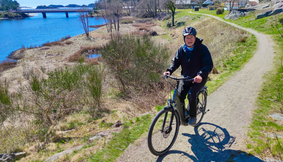 Jostein Andreassen på sykkelen ved Giskedalen. Jostein Andreassen på sykkelen ved Giskedalen.