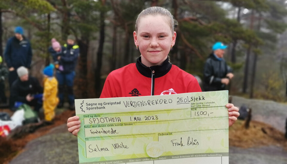 Selma Withe med det synlige beviset på sin verdensrekord. Selma Withe med det synlige beviset på sin verdensrekord.