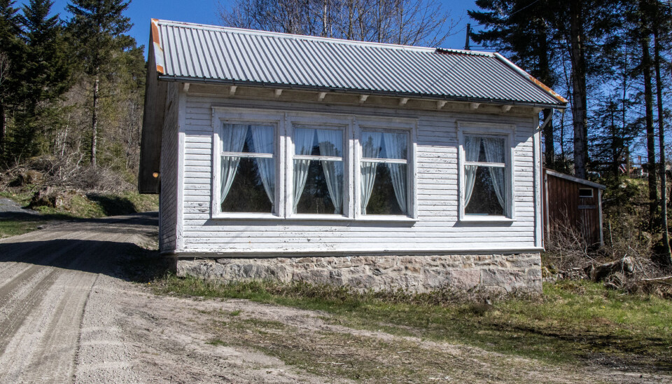 Grendehuset på Dahl. Det har ikke vært skole her siden 1945, og i dag benyttes huset av frivillige lag og foreninger. Grendehuset på Dahl. Det har ikke vært skole her siden 1945, og i dag benyttes huset av frivillige lag og foreninger.
