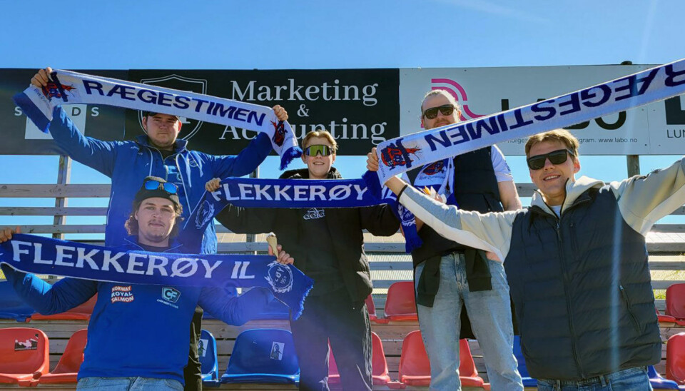 Rægestimen er trofaste tilhengere. Lørdag reiste denne vesle gjengen til Larvik. Foran står Ole Jørgen Johanson(t.v.) og Truls Elefsen, og bak fra venstre Arne Andås, Thomas Hillesund og Thomas Kulien.