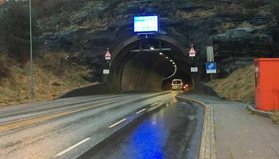 Åpen tunnel på natten resten av uka