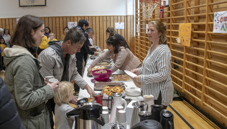 Det var FAU som tok ser av kaker og servering til de fremmøtte på Rosseland skoles jubileumsfest.