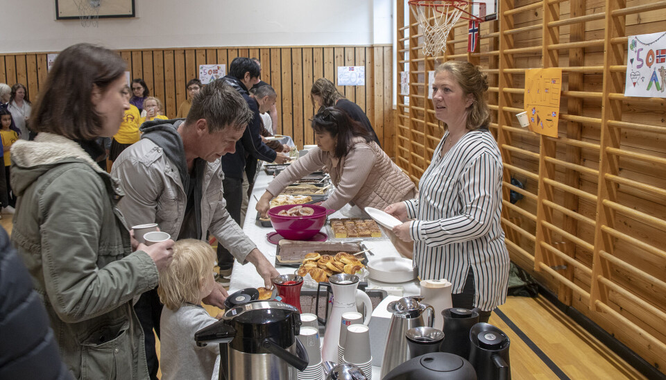 Det var FAU som tok ser av kaker og servering til de fremmøtte på Rosseland skoles jubileumsfest. Det var FAU som tok ser av kaker og servering til de fremmøtte på Rosseland skoles jubileumsfest.