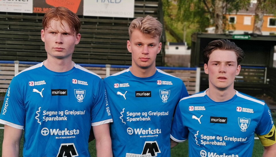 Mellomfornøyde målscorere mot Hisøy: Fra venstre Johan Holst Vigsø, Ulrik Stubstad og Hansi Enoksen. Mellomfornøyde målscorere mot Hisøy: Fra venstre Johan Holst Vigsø, Ulrik Stubstad og Hansi Enoksen.