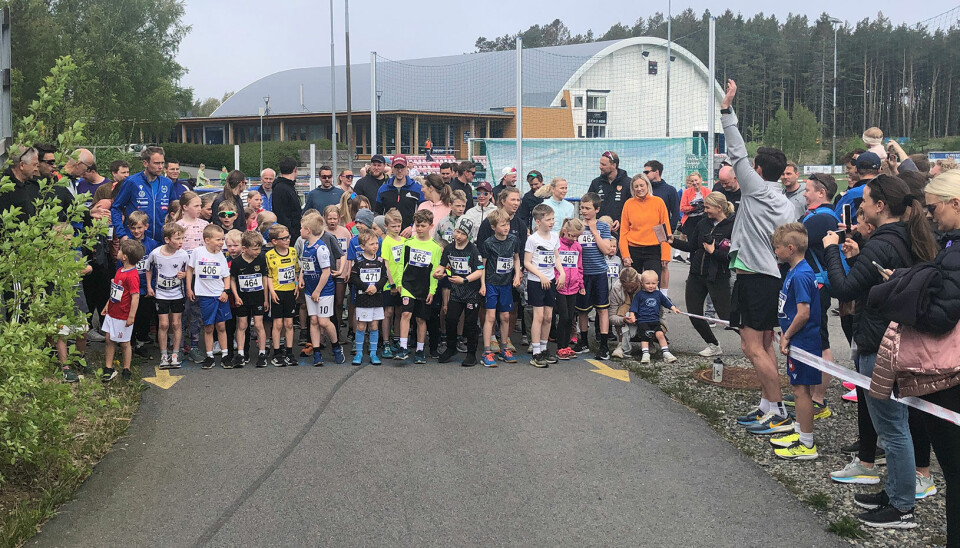 Mange barn stilte opp da startskuddet gikk for de yngste. Mange barn stilte opp da startskuddet gikk for de yngste.