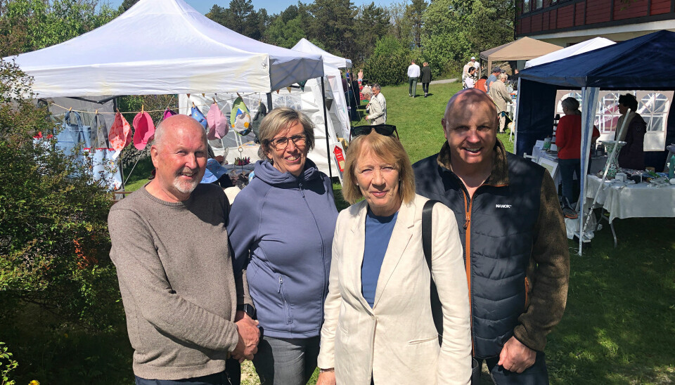 Svein Erik Knutsen t.v., Merete Pettersen, Unni og Torkel Sanner syntes det var artig med et Vårmarked på øya igjen Svein Erik Knutsen t.v., Merete Pettersen, Unni og Torkel Sanner syntes det var artig med et Vårmarked på øya igjen