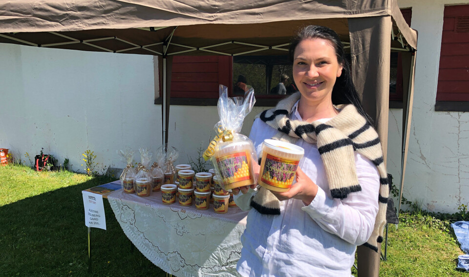 Nina Lindebø fra Flekkerøy solgte honning fra familiegården på Iveland.