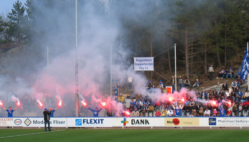 Slik så det ut på tribunen da Fløy spilte for en haug av tilskuere. Mot Start til onsdag blir det imidlertid ikke liv med bluss. Slik så det ut på tribunen da Fløy spilte for en haug av tilskuere. Mot Start til onsdag blir det imidlertid ikke liv med bluss.