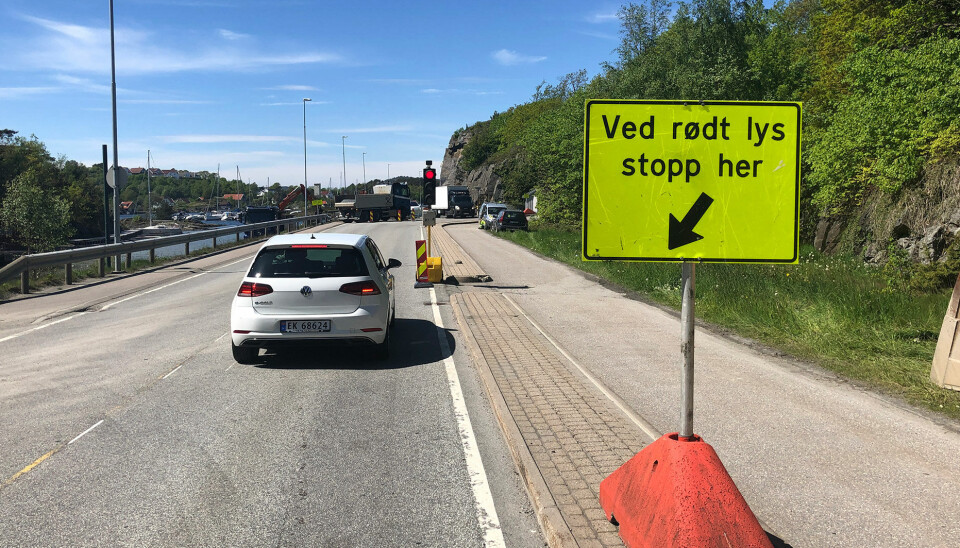 Det er ikke dagligdags at man ser trafikklys på Flekkerøy. Det er ikke dagligdags at man ser trafikklys på Flekkerøy.