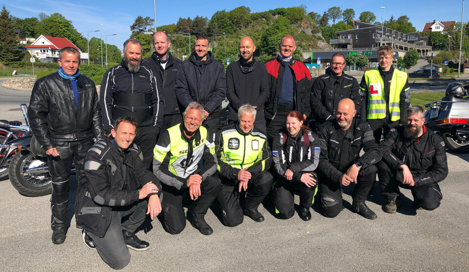 Denne motorsykkel-gjengen dro mandag av gårde fra Flekkerøy. Fra venstre bak Kenneth Vestberg, Richard Tørressen, Espen Rudolfsen, Bjørn Skjekkeland, Trym Andreassen, Geir Kristiansen, Asle Ingebretsen og David Ingebretsen. Foran fra venstre Jon Audun Kleiveland, Harry Salvesen, Johan Jakobsen, Lena Falkelid Jakobsen, Jørgen Danielsen og Andreas Magnussen.