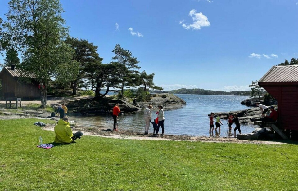 Speiderhytta ligger idyllisk til ved sjøen, like i nærheten av Kvernhusvannet,