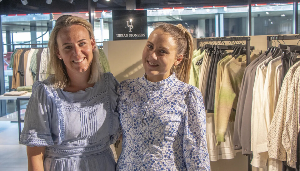 Veronica Dean og butikksjef Line Hofstad på Urban Pioneers er godt fornøyd med butikkens første deltagelse i Handelens dag på Tangvall. Veronica Dean og butikksjef Line Hofstad på Urban Pioneers er godt fornøyd med butikkens første deltagelse i Handelens dag på Tangvall.