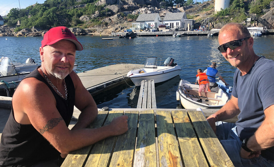 – Siden det er blitt total forbud mot all bål-brenning, «fyrer» vi like godt opp med en lokal konsert på brygga vår ved Skibbusundet på Flekkerøy, sier Knut og Nils Martin Nilsen.