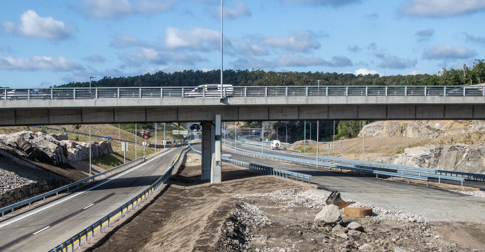 Natt til lørdag åpnes filer for direkte av- og påkjøring til motorveien for trafikk på E39. Til venstre i bildet fil for østgående trafikk på E39 inn mot Kristiansand.