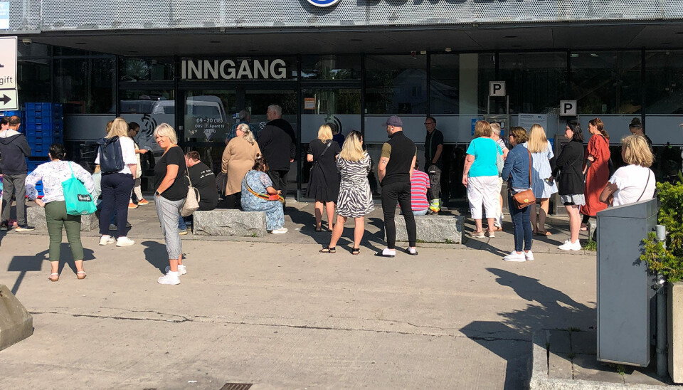 I god tid før Amfi Vågsbygd åpnet dørene torsdag, kom kjøpelystne kunder. I god tid før Amfi Vågsbygd åpnet dørene torsdag, kom kjøpelystne kunder.