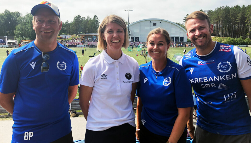 Glade trenere for Jenter 10, og dugnadsarbeidere i Fløy fotball.
Fra venstre: Gunnar Pettersen, Kathrine Thomassen, Stina Samuelsen og Simon Rosenvinge.