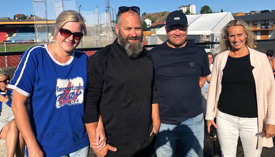 Kristina Tørressen t.v., Richard Tørressen, Øystein Knutsen og Synnøve Viste Eidem tok like godt fri fra jobb, eller byttet sine vakter for å se finalen.