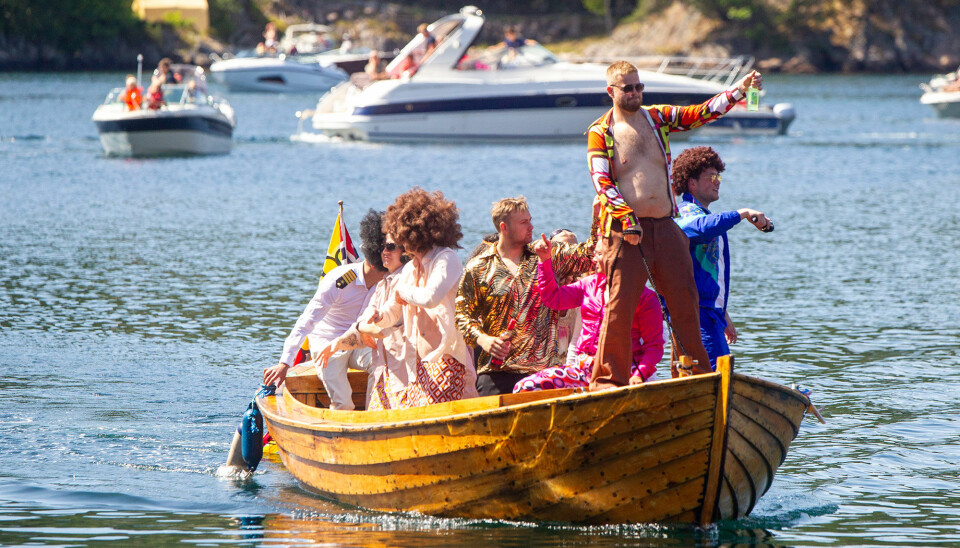 Boney M kjørte seg vill i Søgne-skjærgården og havnet langt utenfor de ytterste øyene i Søgne. De valgte å vende tilbake til Trysnes Brygge. (Flere bilder under artikkelen). Boney M kjørte seg vill i Søgne-skjærgården og havnet langt utenfor de ytterste øyene i Søgne. De valgte å vende tilbake til Trysnes Brygge. (Flere bilder under artikkelen).